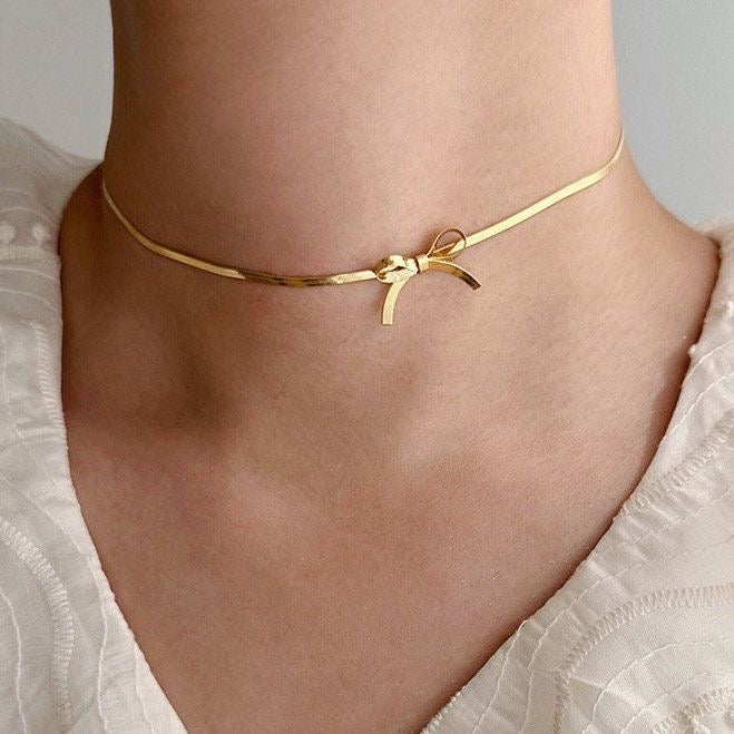 Freya Bow Necklace