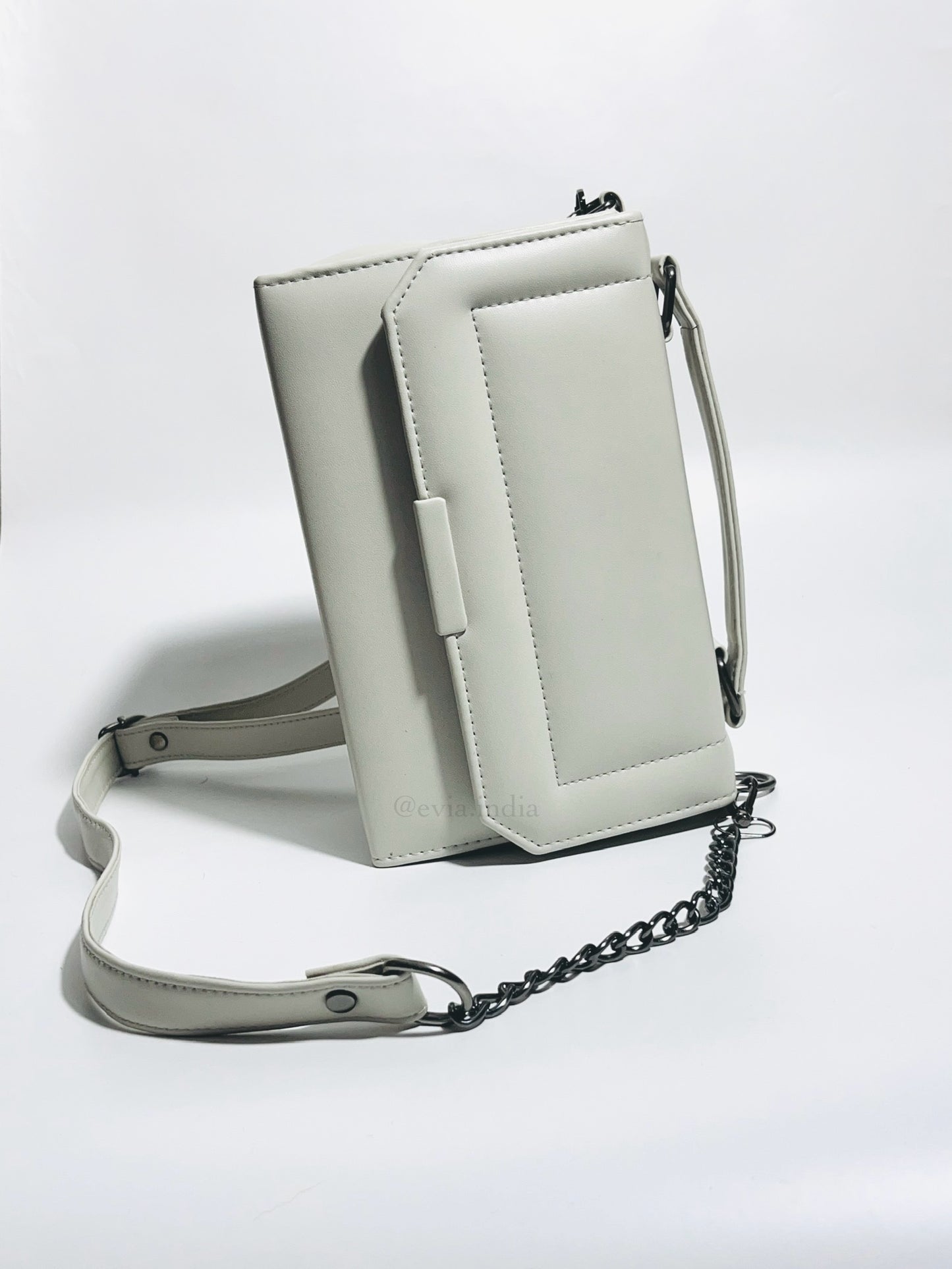 Scarlett Sling Bag